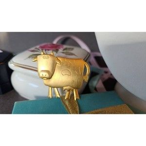 JJ Jonette Gold Cow Dangling Legs Brooch